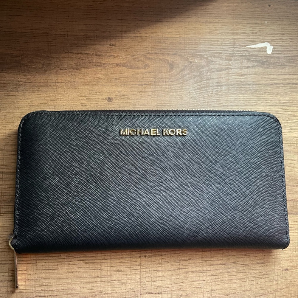 Black Michael Kors XL Zipper Wallet